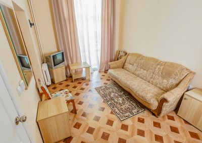 Двухместный двухкомнатный номер стандарт в санатории Центр Союз в городе Ессентуки - фотография