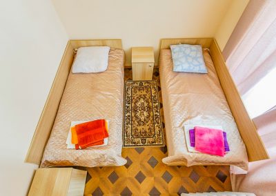 Двухместный двухкомнатный номер стандарт в санатории Центр Союз в городе Ессентуки - фотография