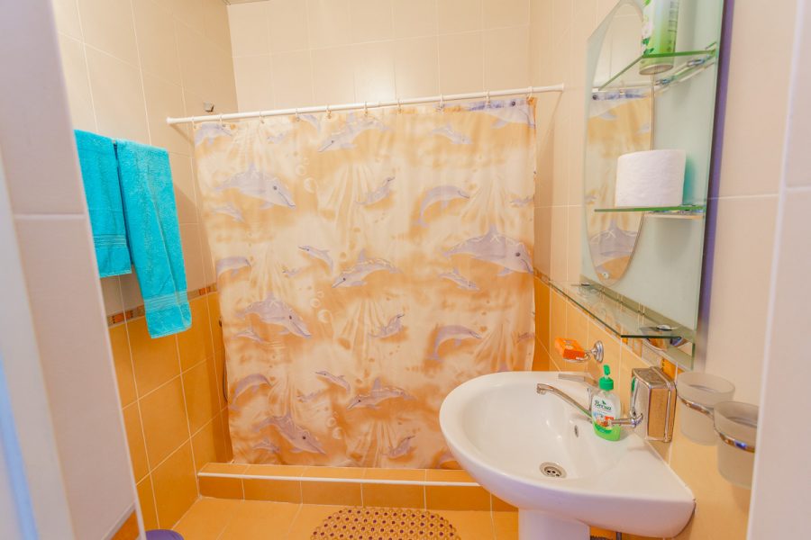 Двухместный двухкомнатный улучшенный номер в санатории Центр Союз в городе Ессентуки - фотография