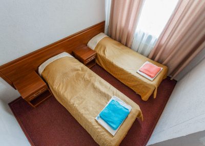 Двухместный двухкомнатный улучшенный номер в санатории Центр Союз в городе Ессентуки - фотография