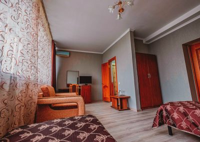 Двухместный номер стандарт в санатории Центр Союз в городе Ессентуки - фотография