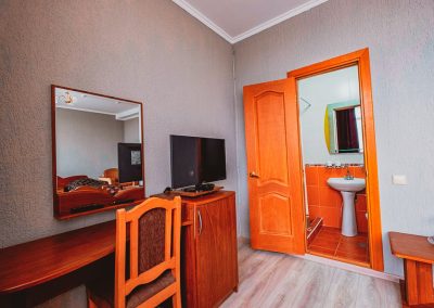 Двухместный номер стандарт в санатории Центр Союз в городе Ессентуки - фотография