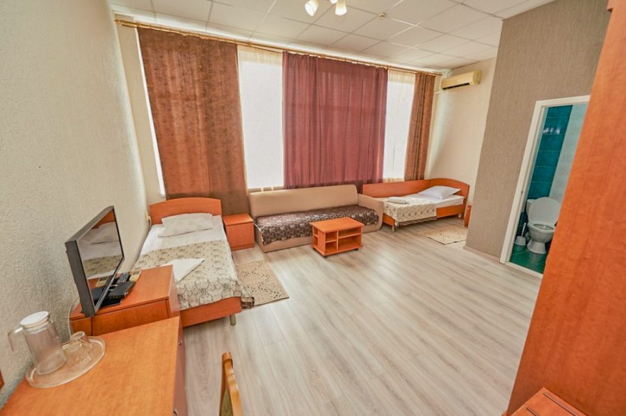 Двухместный номер стандарт в санатории Центр Союз в городе Ессентуки - фотография