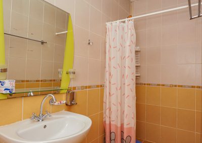 Двухместный улучшенный номер в санатории Центр Союз в городе Ессентуки - фотография