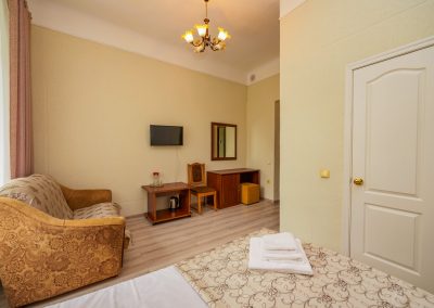 Двухместный улучшенный номер в санатории Центр Союз в городе Ессентуки - фотография