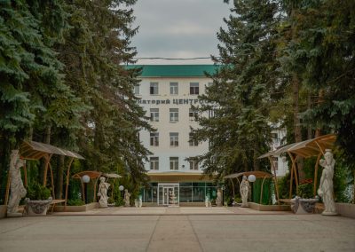 Фасад санатория Центр Союз в городе Ессентуки - фотография