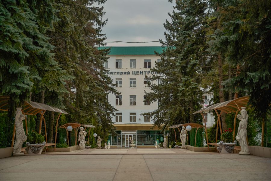 Фасад санатория Центр Союз в городе Ессентуки - фотография