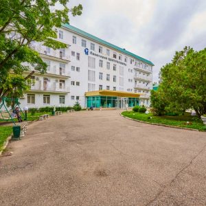 Фасад санатория Центр Союз в городе Ессентуки - фотография
