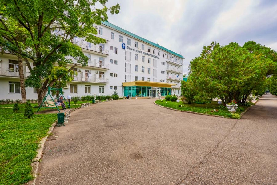 Фасад санатория Центр Союз в городе Ессентуки - фотография