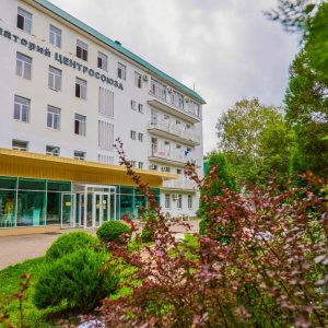 Фасад санатория Центр Союз в городе Ессентуки - фотография