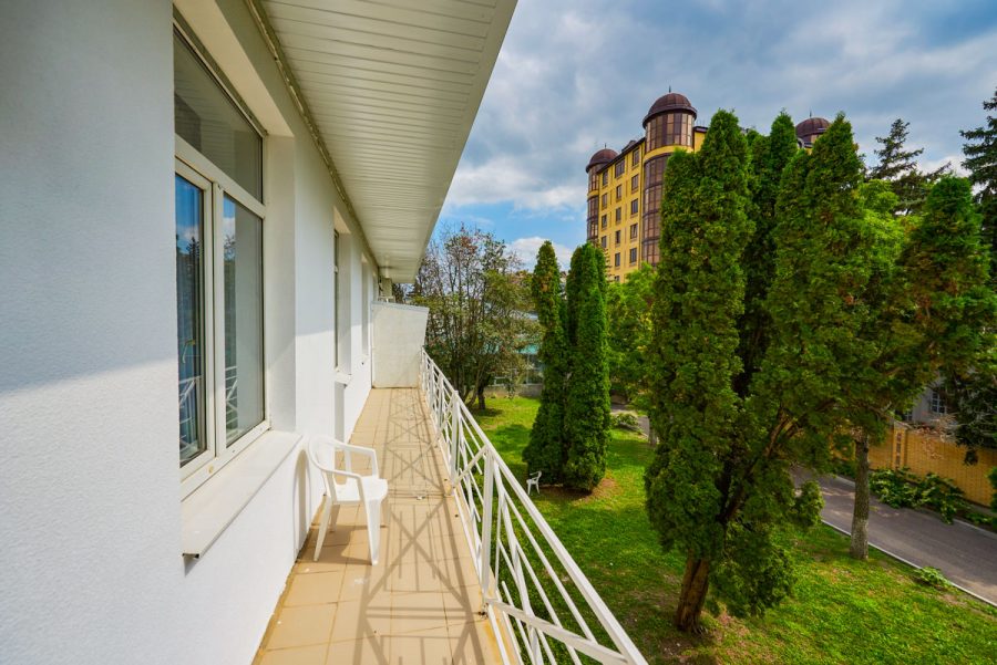 Люкс двухкомнатный в санатории Центр Союз в городе Ессентуки - фотография