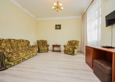 Люкс двухкомнатный в санатории Центр Союз в городе Ессентуки - фотография