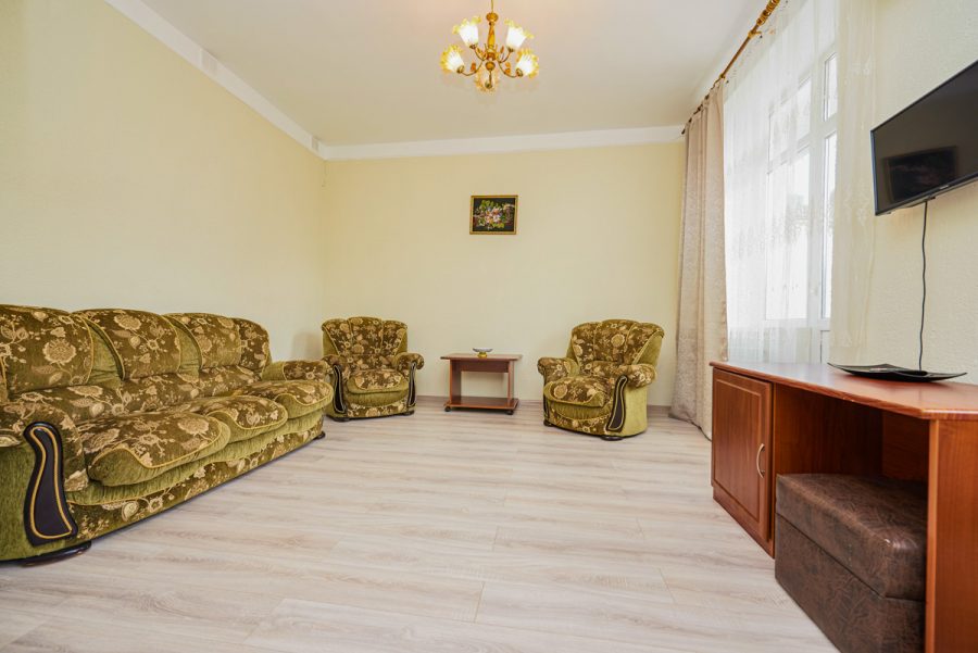 Люкс двухкомнатный в санатории Центр Союз в городе Ессентуки - фотография