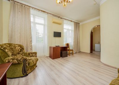 Люкс двухкомнатный в санатории Центр Союз в городе Ессентуки - фотография