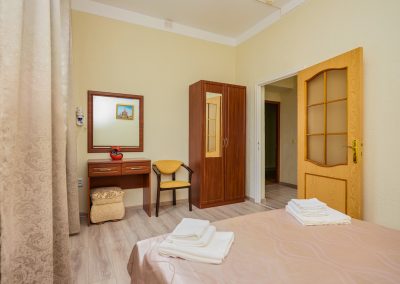 Люкс двухкомнатный в санатории Центр Союз в городе Ессентуки - фотография