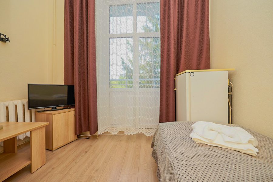 Одноместный номер стандарт в санатории Центр Союз в городе Ессентуки - фотография