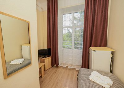 Одноместный номер стандарт в санатории Центр Союз в городе Ессентуки - фотография