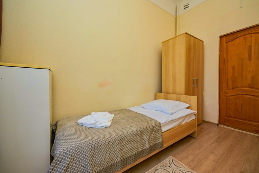 Одноместный номер стандарт в санатории Центр Союз в городе Ессентуки - фотография