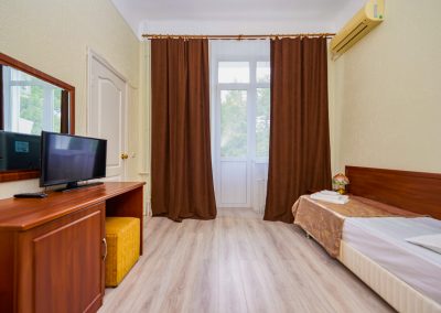 Одноместный улучшенный номер в санатории Центр Союз в городе Ессентуки - фотография