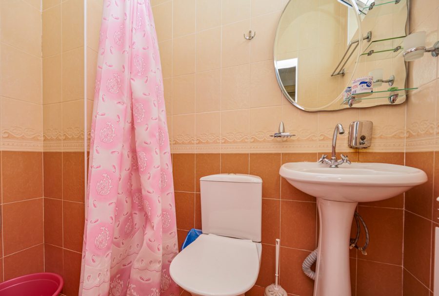 Одноместный улучшенный номер в санатории Центр Союз в городе Ессентуки - фотография