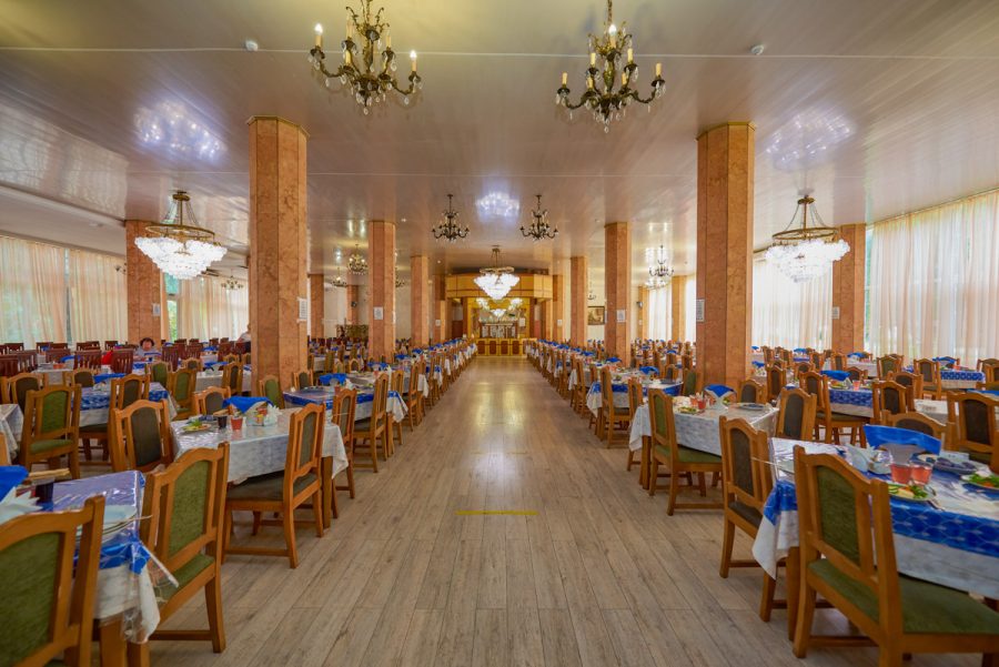 Обеденный зал в санатории Центр Союз в городе Ессентуки - фотография