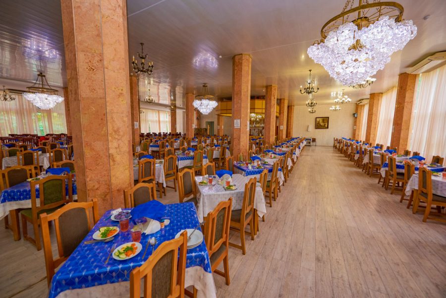 Обеденный зал в санатории Центр Союз в городе Ессентуки - фотография