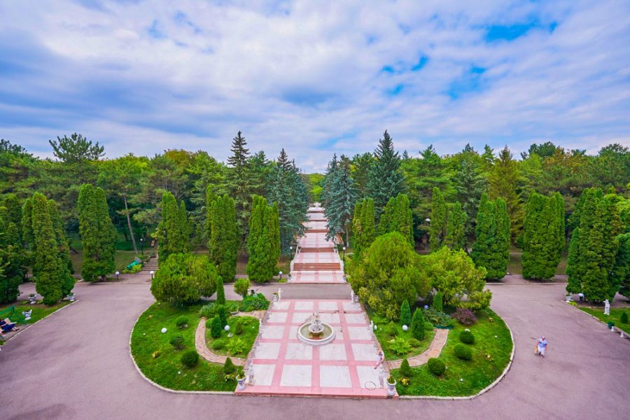 Территория в санатории Центр Союз в городе Ессентуки - фотография
