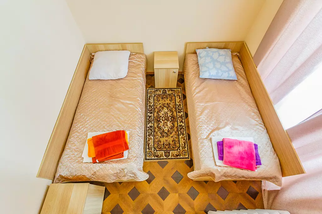 Двухместный двухкомнатный номер стандарт в санатории Центр Союз в городе Ессентуки - фотография