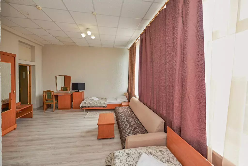 Двухместный номер стандарт в санатории Центр Союз в городе Ессентуки - фотография