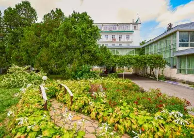 Фасад санатория Центр Союз в городе Ессентуки - фотография