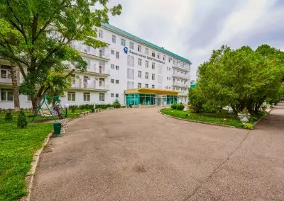 Фасад санатория Центр Союз в городе Ессентуки - фотография