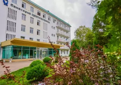 Фасад санатория Центр Союз в городе Ессентуки - фотография