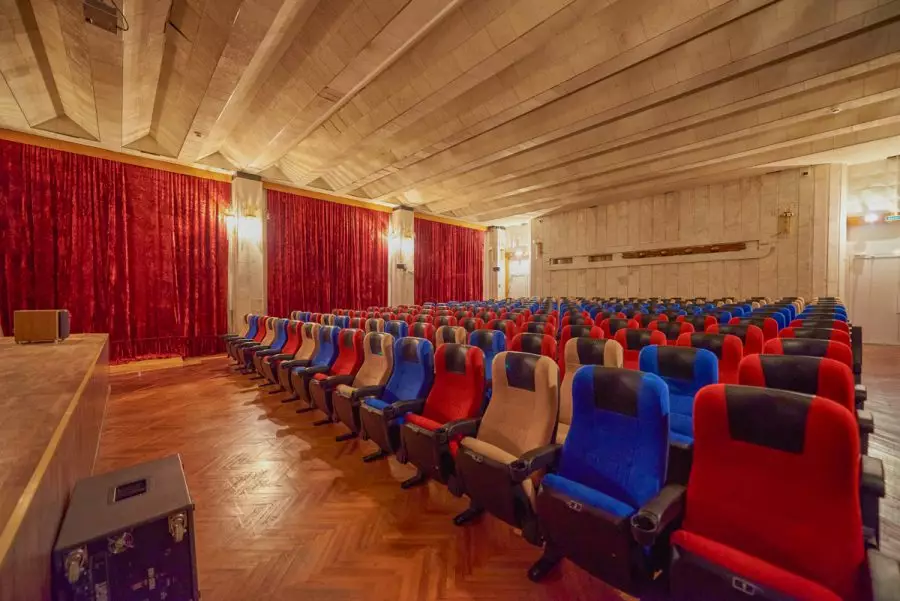 Киноконцертный зал в санатории Центр Союз в городе Ессентуки - фотография