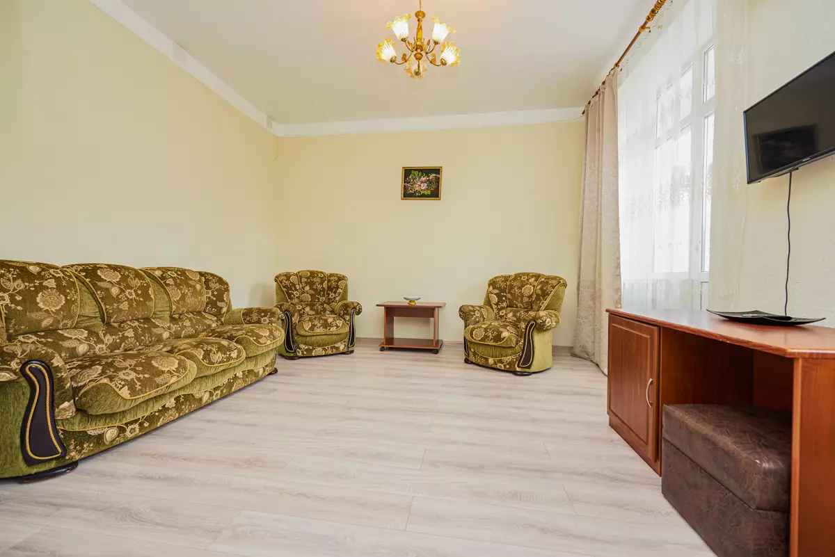 Люкс двухкомнатный в санатории Центр Союз в городе Ессентуки - фотография