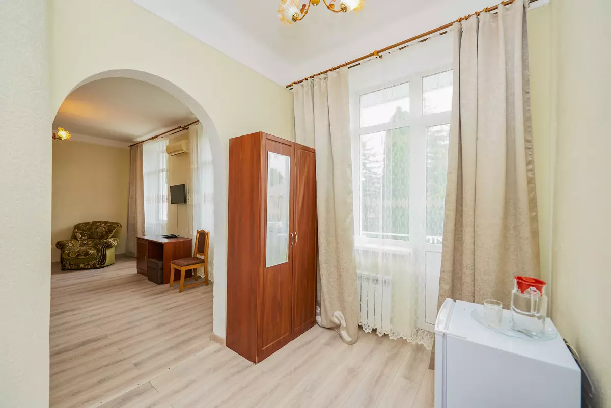 Люкс двухкомнатный в санатории Центр Союз в городе Ессентуки - фотография