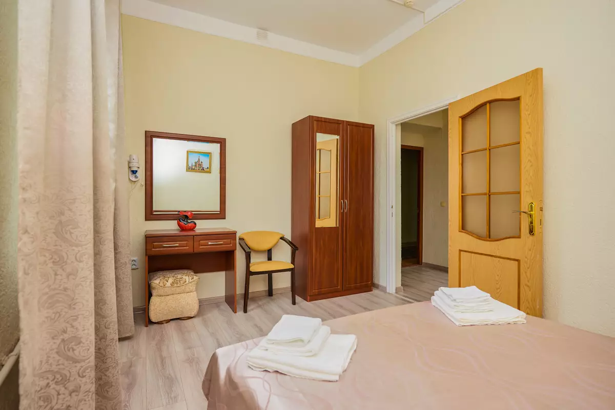 Люкс двухкомнатный в санатории Центр Союз в городе Ессентуки - фотография