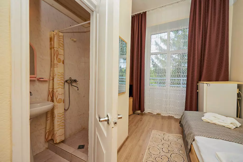 Одноместный номер стандарт в санатории Центр Союз в городе Ессентуки - фотография